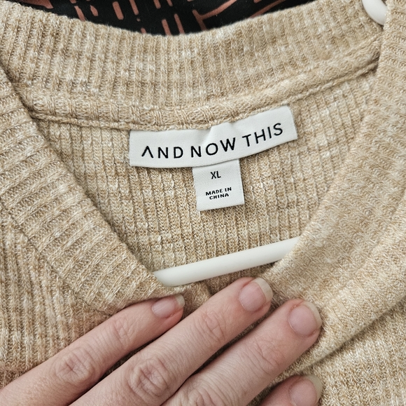 Sweater vest - Picture 2 of 2